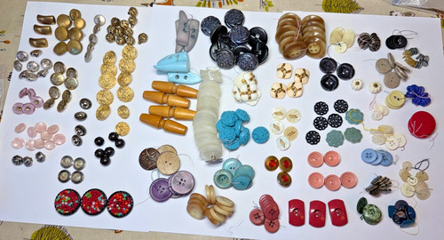 Joblot vintage buttons sorted - joblot,