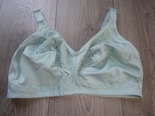 M&S MARKS & SPENCER DUSTED MINT NON WIRED TOTAL SUPPORT BRA UK SIZE 36F