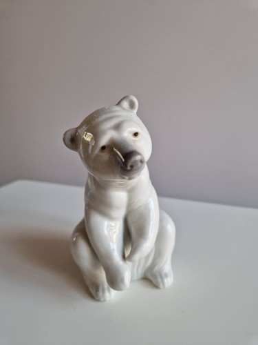Lladro resting polar - "resting", bear