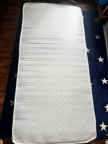 Standard single mattress - standard,