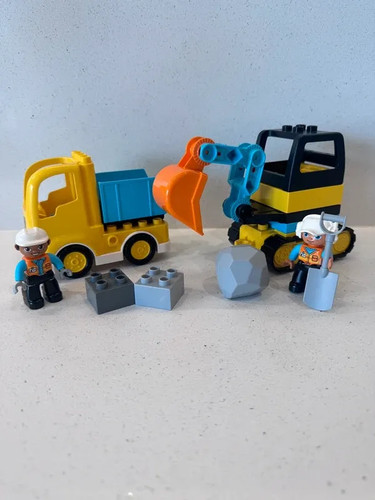 Lego duplo truck - duplo, tracked