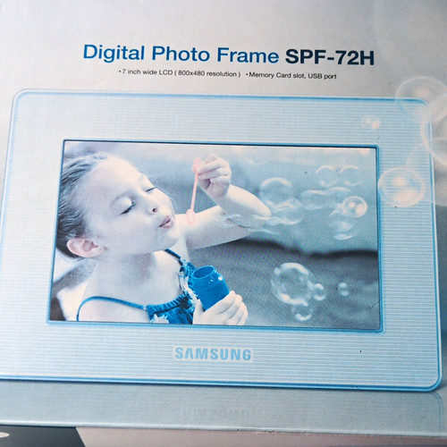 Samsung spf 72h 7in lcd - 7in,