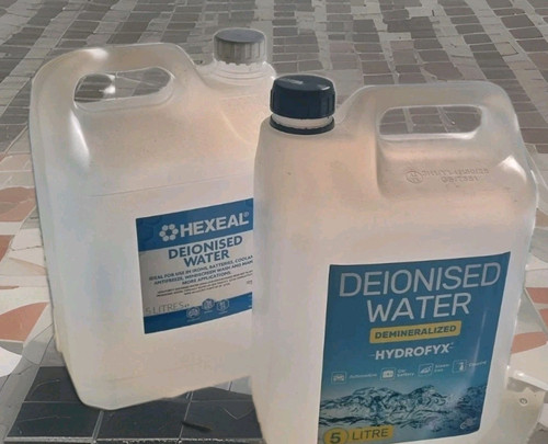 Plastic jerry cans - 4,