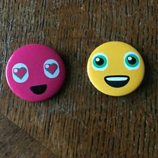 2 x Pink With Heart Eyes & Orange/Yellow Smiling Smiley Face Emoji Badge Bundle 