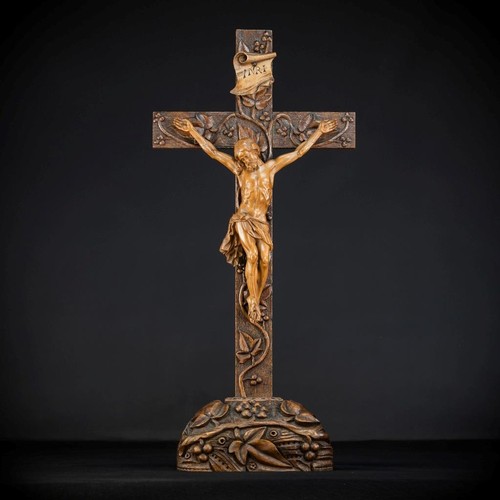 Crucifix altar - |,