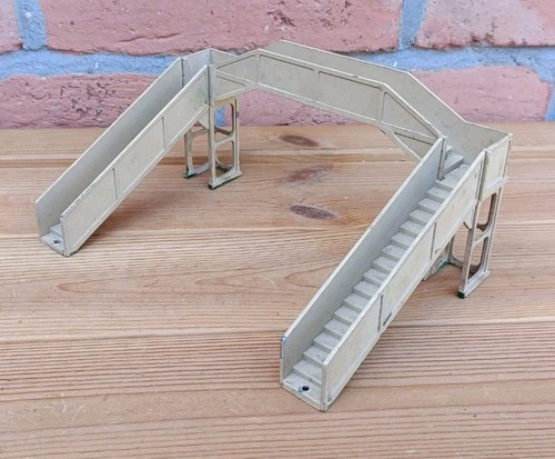 Hornby dublo footbridge - d1,