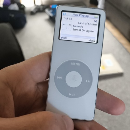 Apple ipod nano 1st - ipod,