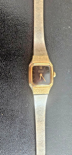 Seiko vintage gold tone small - vintage,
