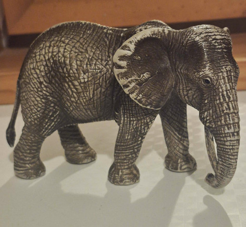 Grey elephant plastic figurine - grey,