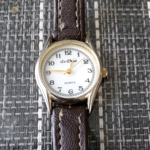 Chat working women watch - le,