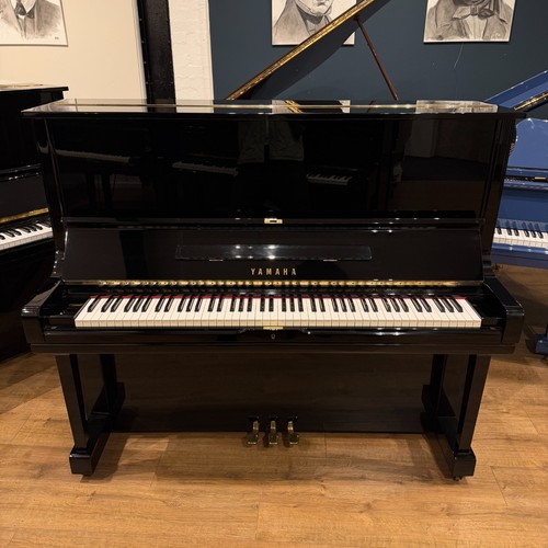 Yamaha upright piano black - u3,