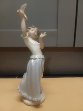 Nao by Lladro Girl with Dove