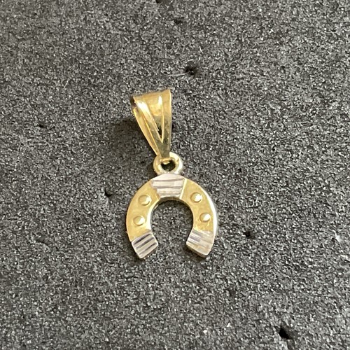 9ct gold lucky horseshoe - gold,