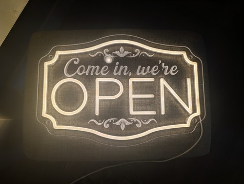 Medium 11 neon open - x,