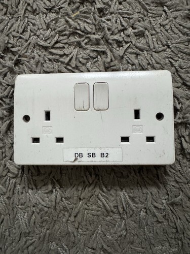 Plug sockets - mk,
