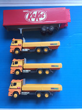 3 x LORRIES AND AN ARTICULATED LORRY BOX TRAILER WITH OPENING DOORS - 00 GAUGE