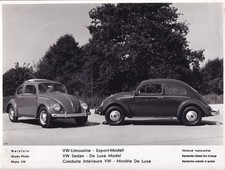 VOLKSWAGEN BEETLE LIMOUSINE-EXPORT-MODELL & SEDAN - DE LUXE MODEL PERIOD PHOTO.