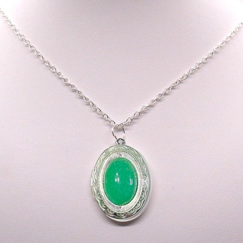 Silver color photo locket - 1x,