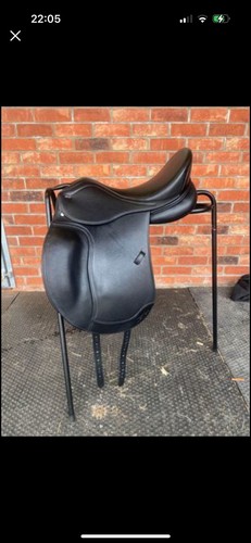 Tekna dressage saddle - dressage, 17.5”