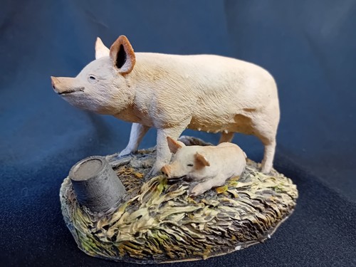 Arden sculpture pig duo - *arden, duo'