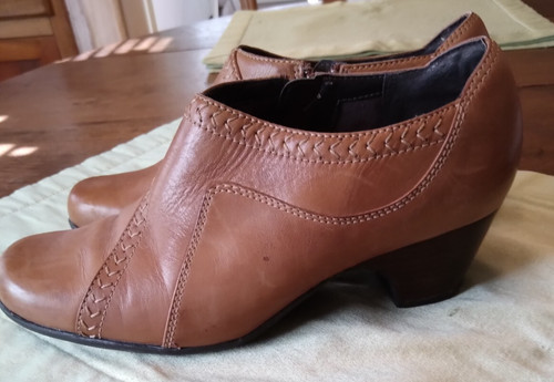 Clarks boot shoe brown - boot, side
