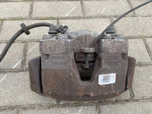Audi 4a2 front left - a6, c8