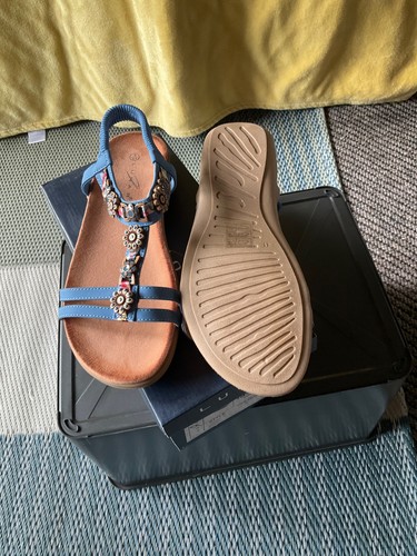 Sandals women brand new - sandals.,