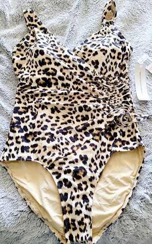 Nip tuck leopard - leopard, chitah