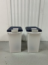 2 IRIS USA 25Lbs /33 Qt