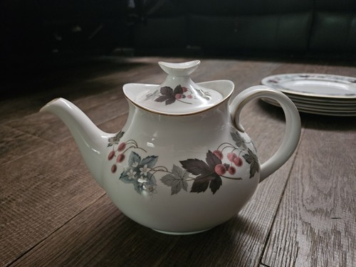 Royal doulton camelot teapot - doulton,