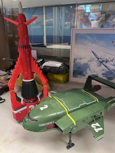 Thunderbirds are supersize - go,