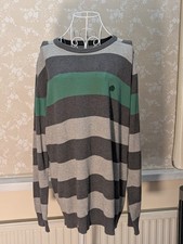 Mens long-sleeved crew neck