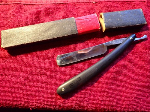 Nice old staright razor - old,