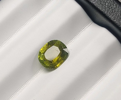 Aesthetic natural sphene - 01,