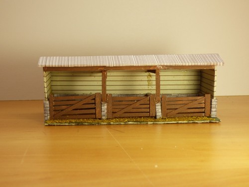 Scale triple cow shed - cow, from