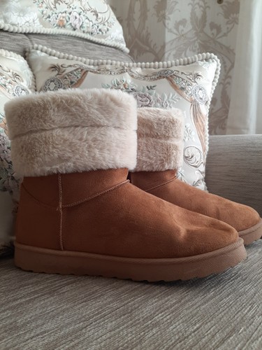 Fur lined boots size 8 - boots,