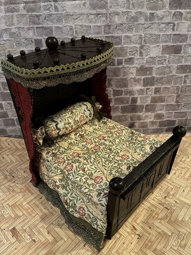 Dolls house scale - house, 1/12