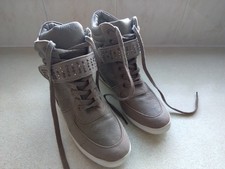 Womens Hidden Wedge High Top Sneaker/Ankle Boot. Size UK 3/EU 36