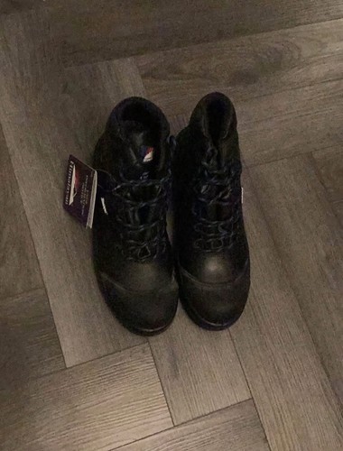 Mens safety boots