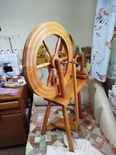 Westbury spinning wheel - spinning,