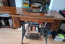 Vintage SINGER Sewing Machine & Oak Treadle Table with Cast Iron Base 