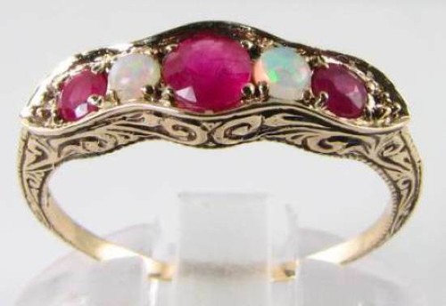 Lovely gold ruby opal - gold,
