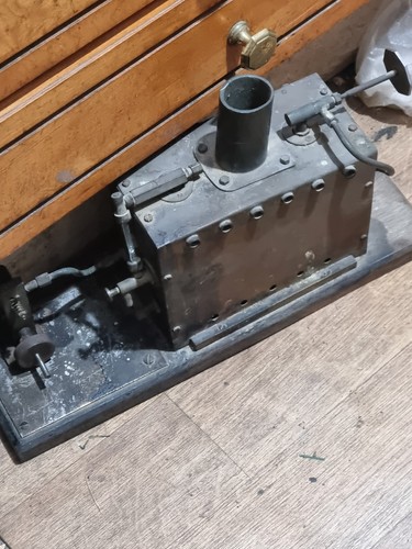 Vintage stationary engine live - engine,