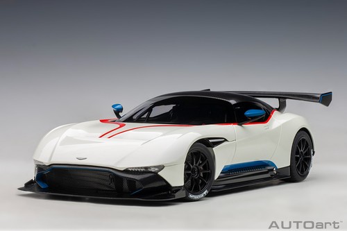 Autoart aston martin - 1:18,