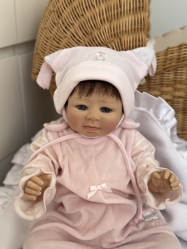 Artist doll lea petra - artist,