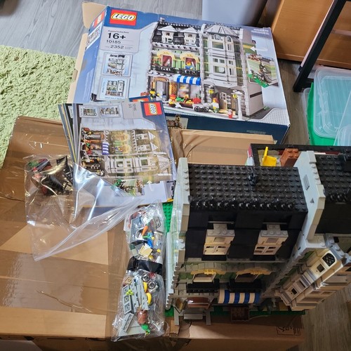 Lego green grocer - lego,