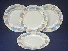 ARCOPAL VINTAGE 10 3/4" FLORAL DINNER PLATES X 4 - VGC