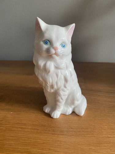 Maluri masterpiece white cat - maluri,