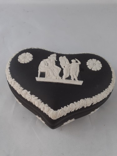 Wedgwood heart trinket box - heart,