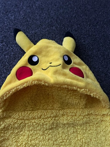 Pokémon pikachu hooded - pokémon, throw